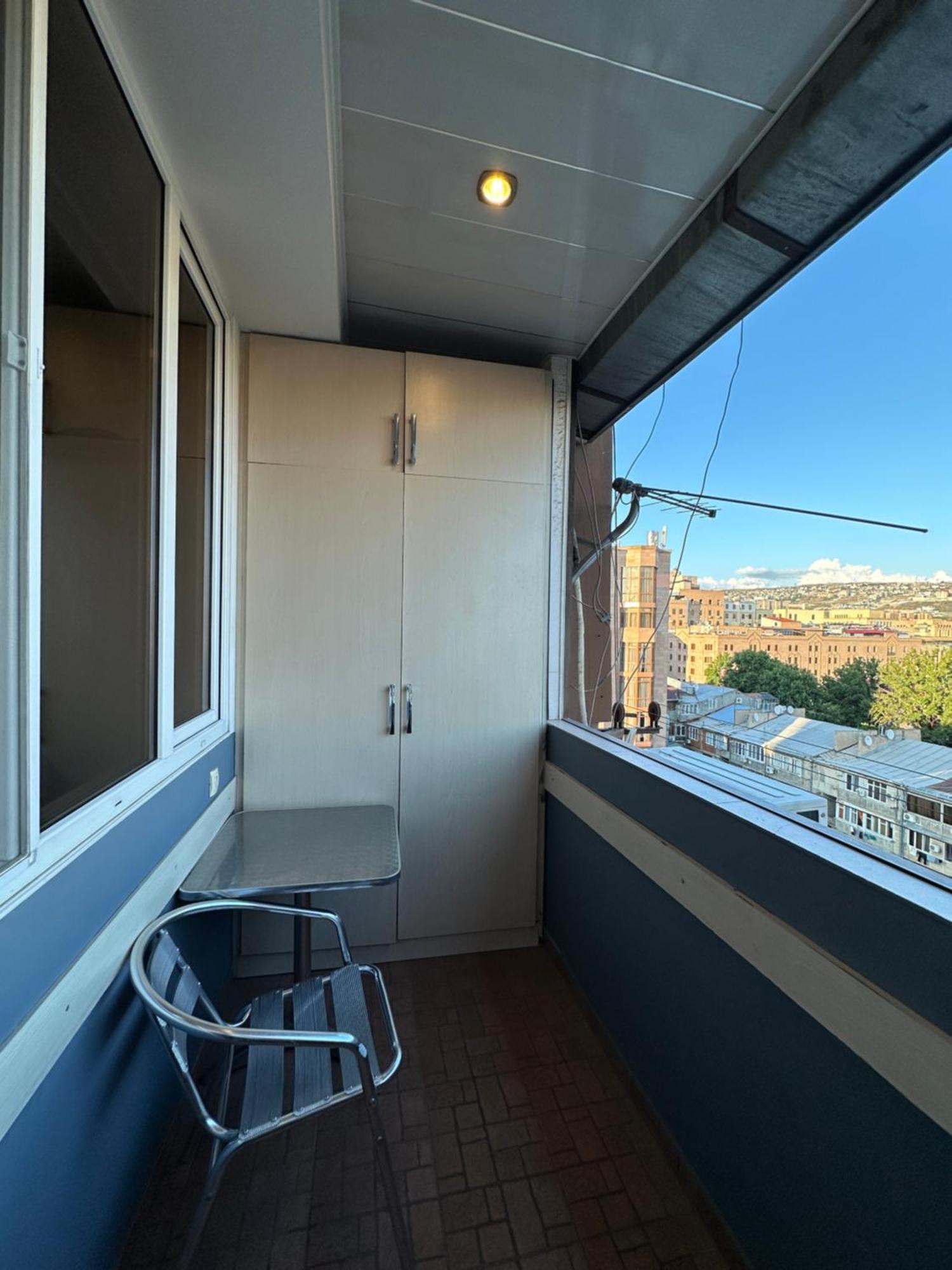 Yeznik Koghbatsi - Amiryan Crossroads 1 Bedroom Comfy Apartment With Balcony Ko100 예레반 외부 사진