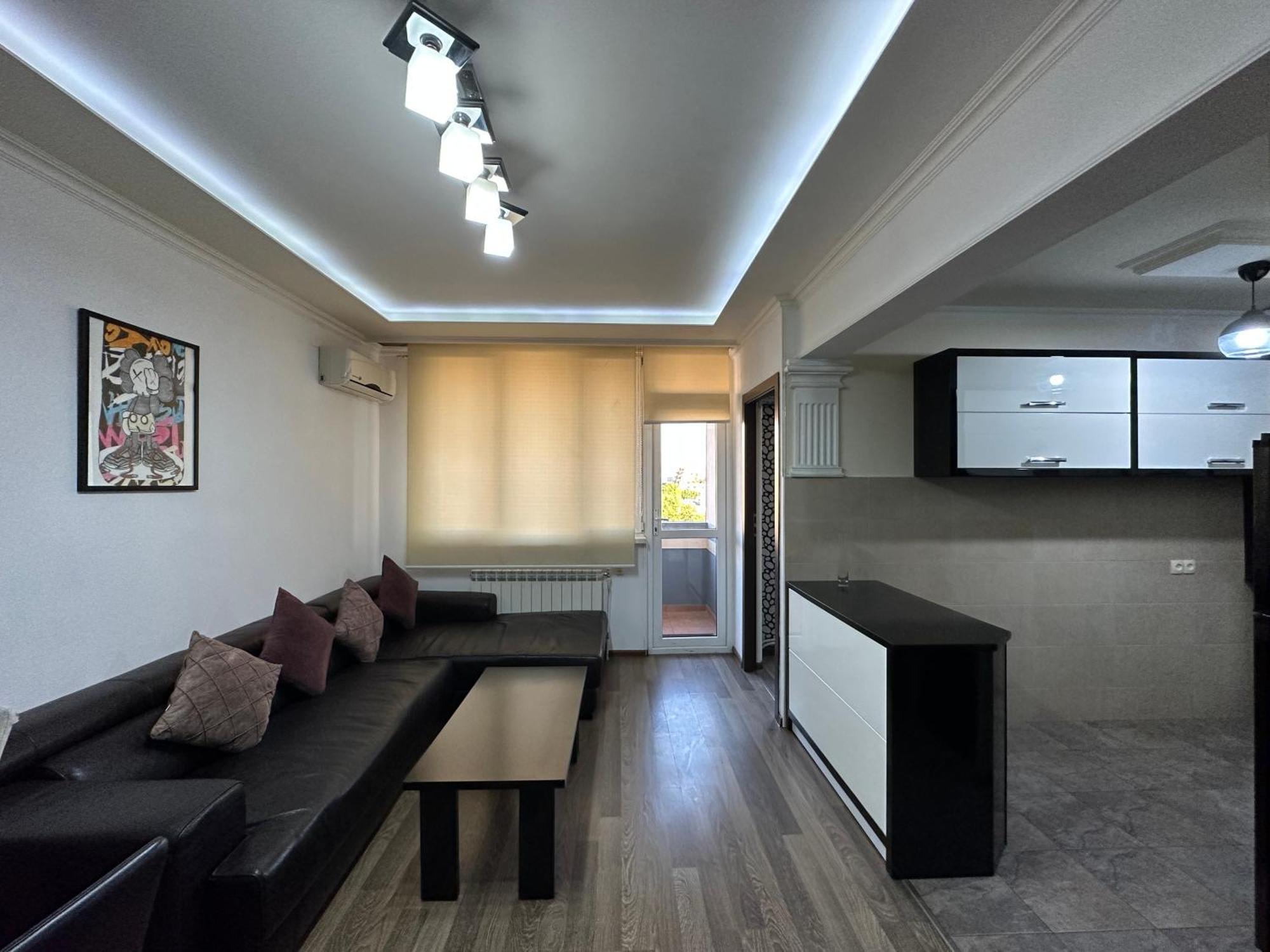 Yeznik Koghbatsi - Amiryan Crossroads 1 Bedroom Comfy Apartment With Balcony Ko100 예레반 외부 사진