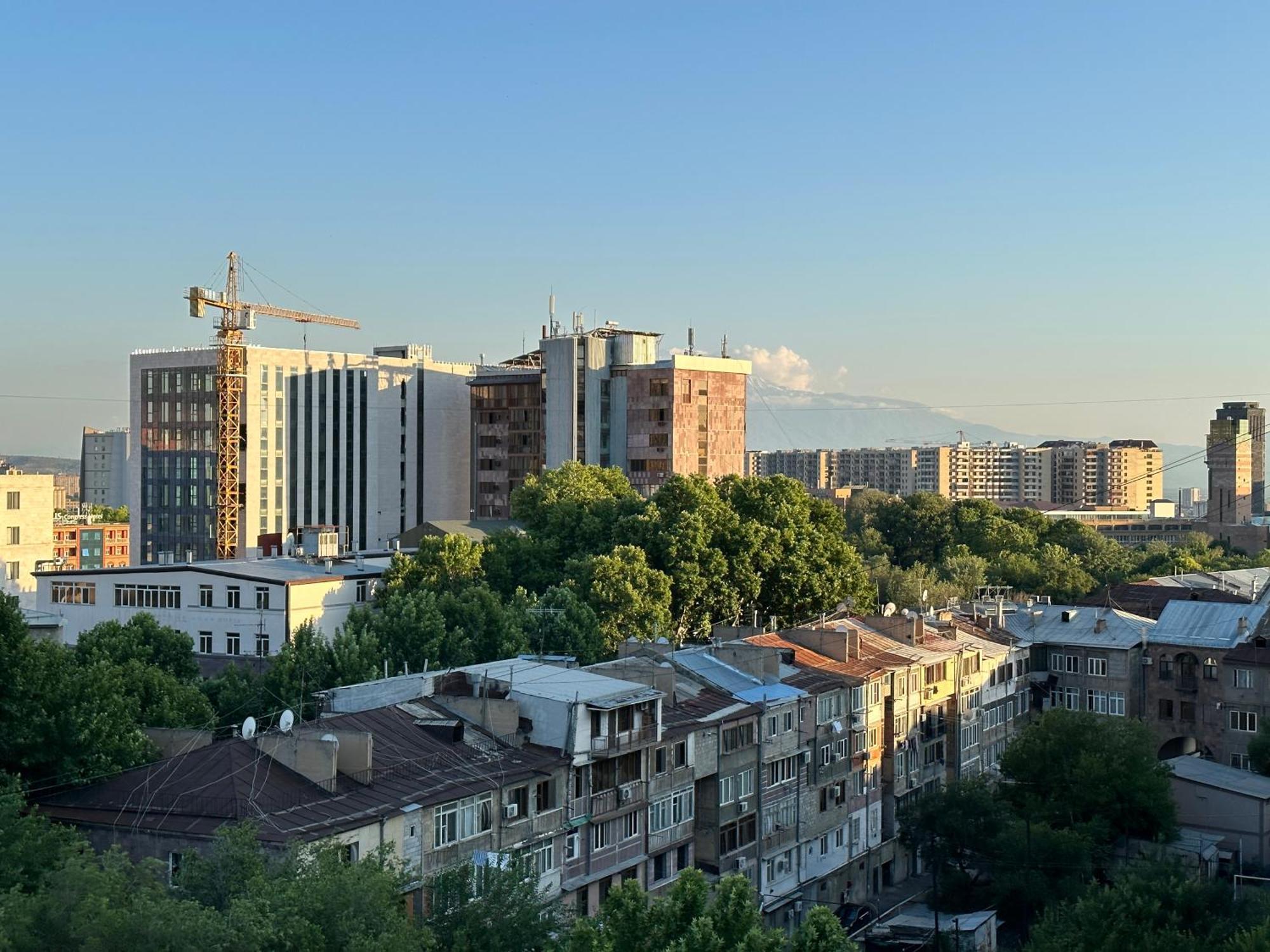 Yeznik Koghbatsi - Amiryan Crossroads 1 Bedroom Comfy Apartment With Balcony Ko100 예레반 외부 사진